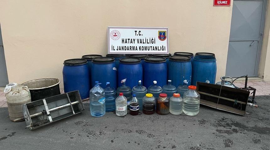 Hatay'da 4 bin 250 litre sahte içki ele geçirildi