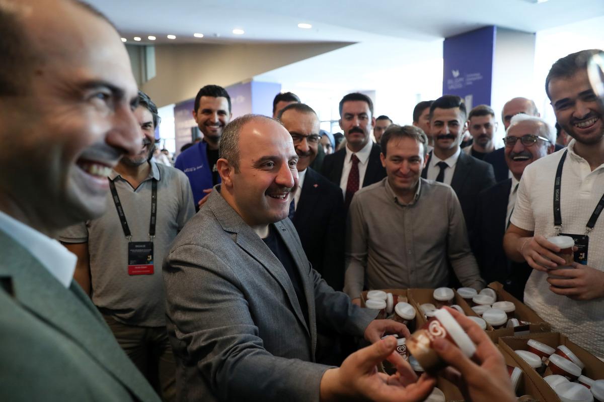 Bakan Varank, Bilişim Vadisi'nde oyun geliştirme yaz kampını ziyaret etti: