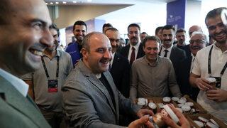 Bakan Varank, Bilişim Vadisi'nde oyun geliştirme yaz kampını ziyaret etti: