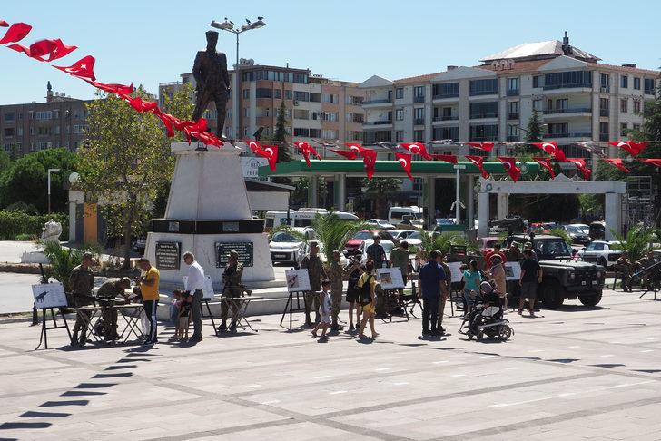 "Büyük Zafer'in 100. Yılında Türk Ordusu Sergisi" Balıkesir'de açıldı G2