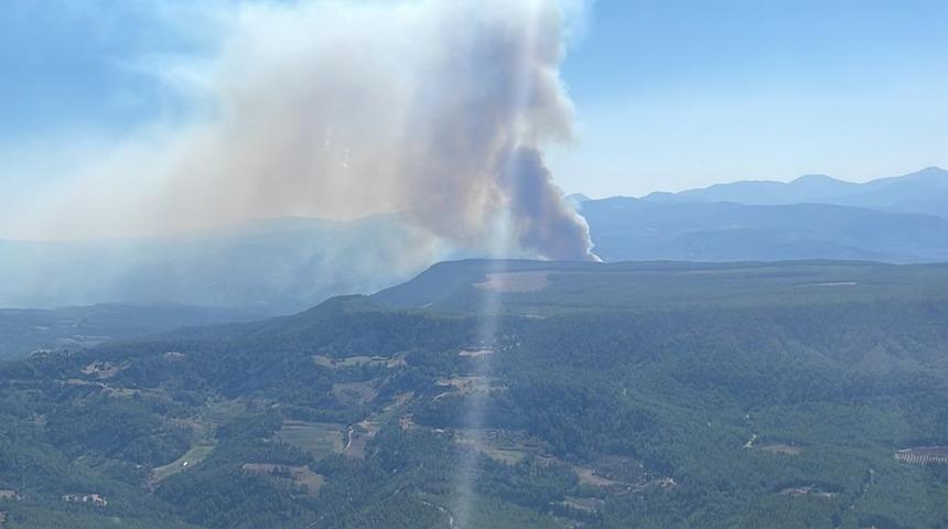 Denizli-Muğla sınırında orman yangını çıktı