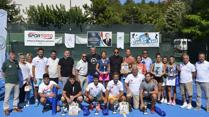 Manisa'da düzenlenen Tenis Büyükler Sonbahar Kupası Türkiye Serisi sona erdi