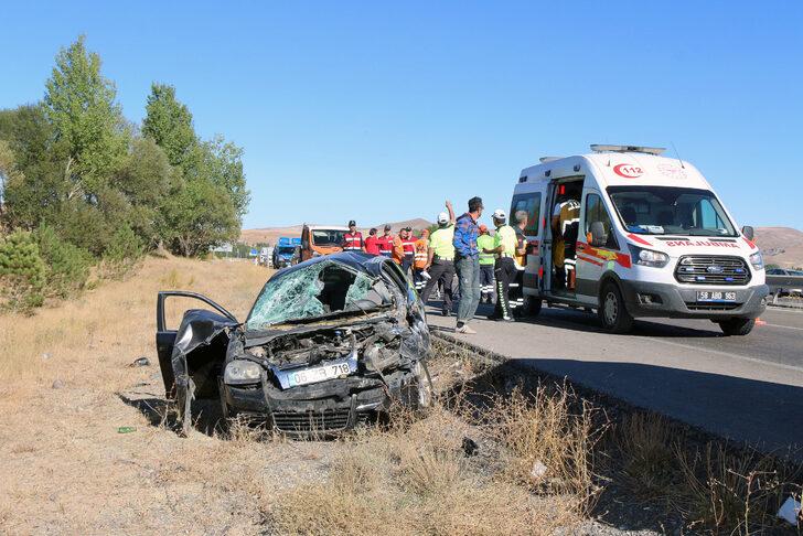 Sivas'ta tıra arkadan çarpan otomobildeki biri çocuk 7 kişi yaralandı G2