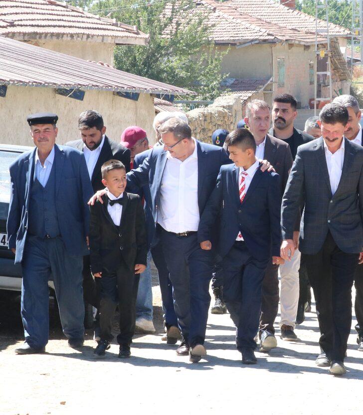 Yozgat Valisi Polat'ın makam otomobili şehit çocuklarının sünnet aracı oldu G5