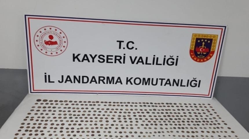 Kayseri'de tarihi nitelikte olduğu değerlendirilen 550 sikke ele geçirildi