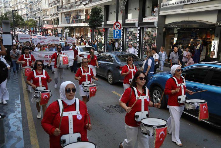 Samsun'da sağlık çalışanlarının oluşturduğu trampet takımından farkındalık yürüyüşü G1