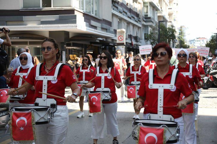Samsun'da sağlık çalışanlarının oluşturduğu trampet takımından farkındalık yürüyüşü G3