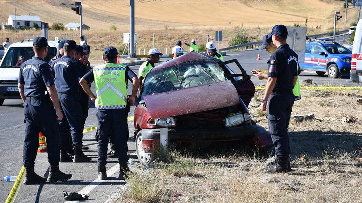 Sivas'ta otomobil ile hafif ticari araç çarpıştı, 1 kişi öldü, 6 kişi yaralandı G5