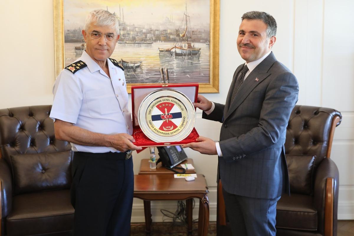 Jandarma Genel Komutanı Orgeneral &Ccedil;etin, D&uuml;zce'de ziyaretlerde bulundu
