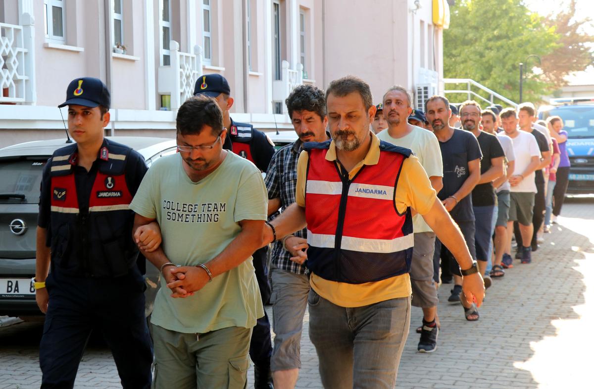 G&Uuml;NCELLEME - Muğla'da Yunanistan'a ka&ccedil;maya &ccedil;alışan 17 FET&Ouml; sanığı yakalandı