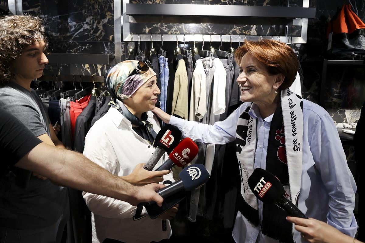 İYİ Parti Genel Başkanı Akşener, İstanbul'da esnaf ziyaretinde bulundu