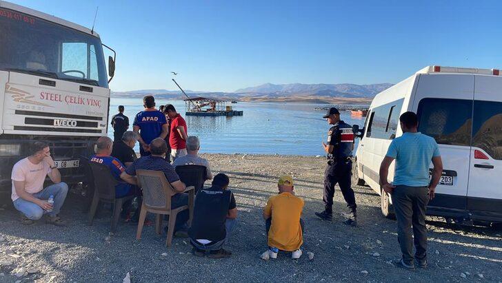 GÜNCELLEME - Elazığ'da Keban Baraj Gölü'nde balıkçı teknesi battı G2