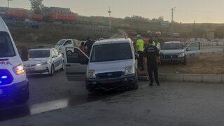 Tokat'ta hafif ticari araçla otomobilin çarpışması sonucu 3 kişi yaralandı