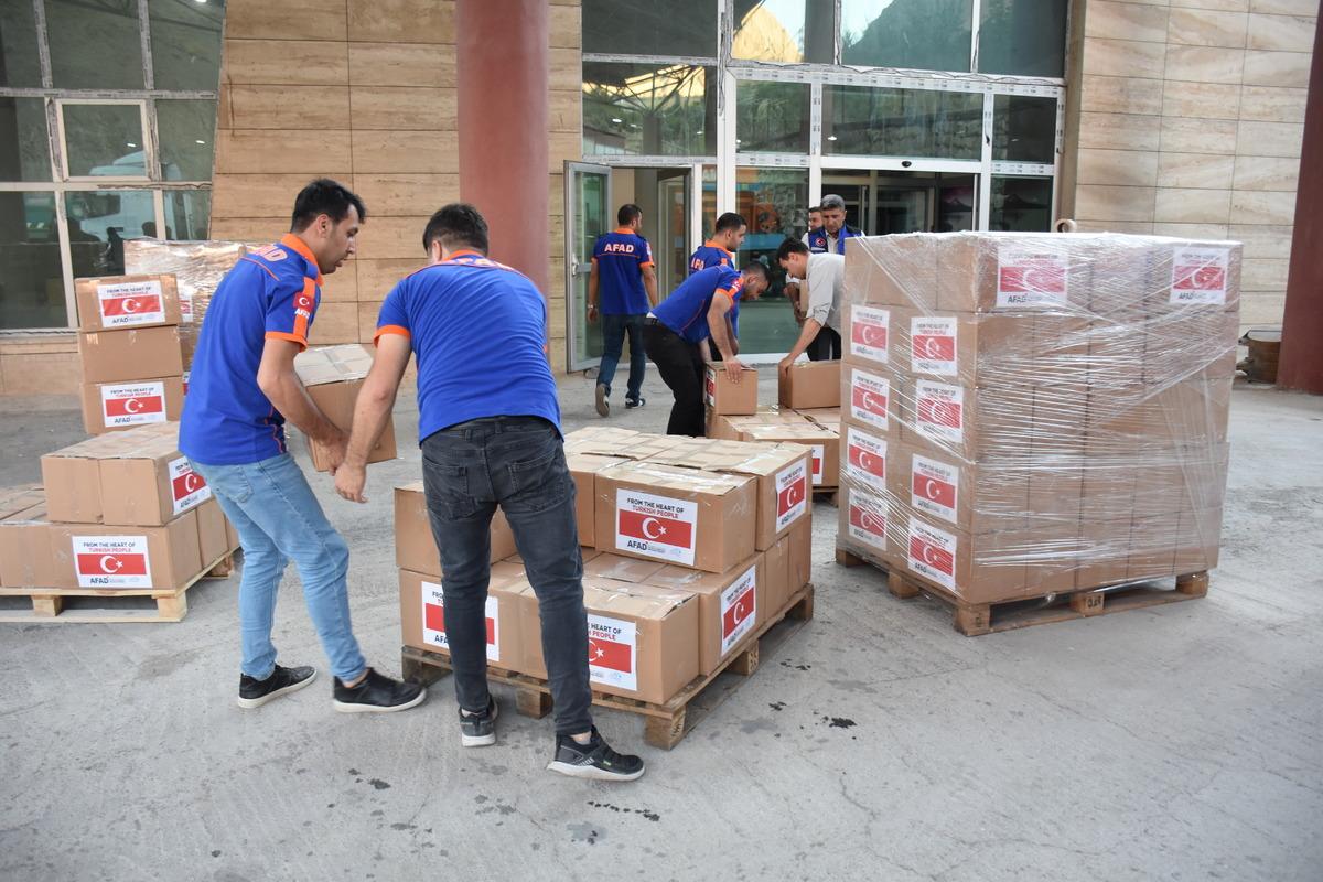 Hakkari'den Pakistan'daki sel b&ouml;lgesine yardım tırı g&ouml;nderildi