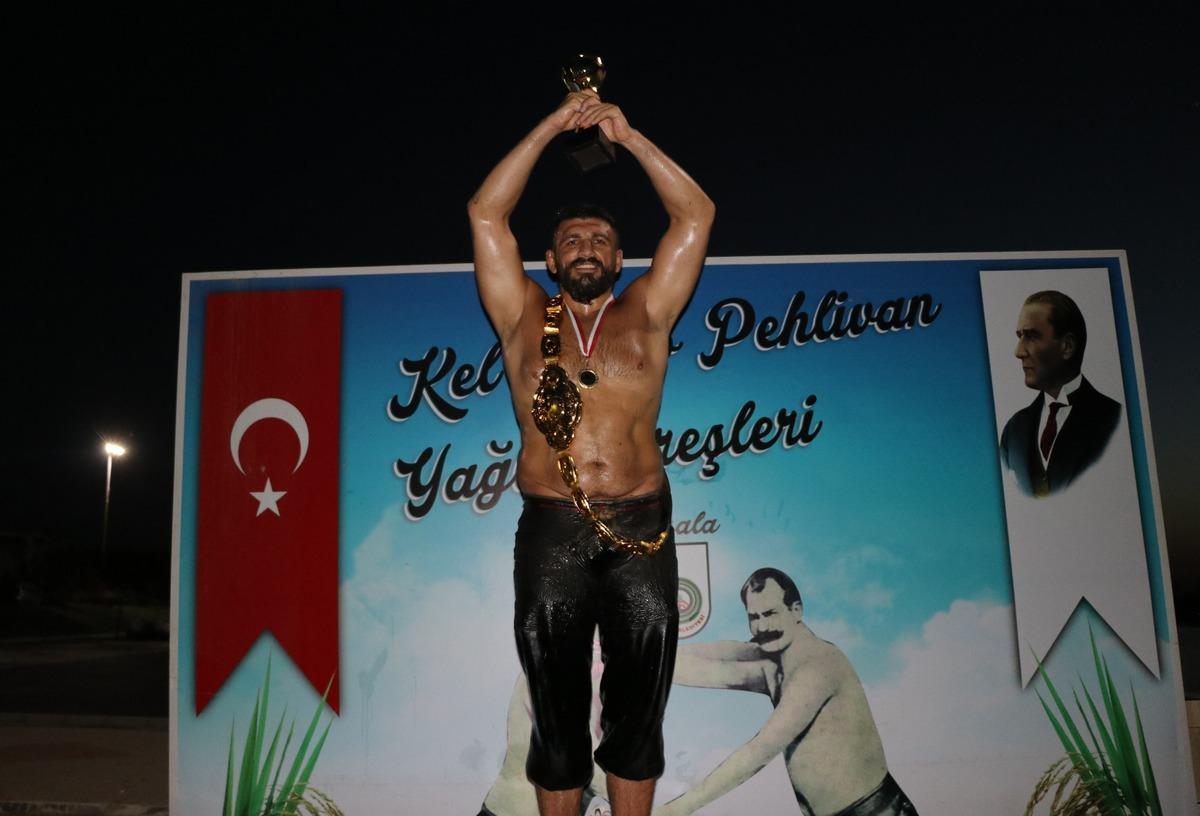Kel Ali&ccedil;o Pehlivanı Anma Yağlı G&uuml;reşleri'nin başpehlivanı Hasan Cengiz oldu