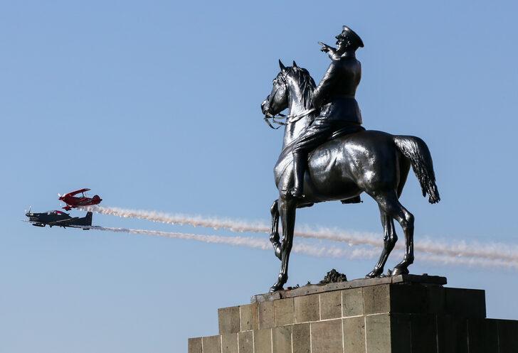İzmir'in 100. kurtuluş günü kutlamalarında helikopterler zeybek gösteri yaptı G4
