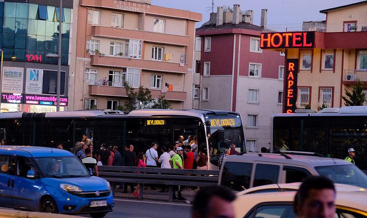 GÜNCELLEME 2 - Avcılar'da metrobüsler çarpıştı G4