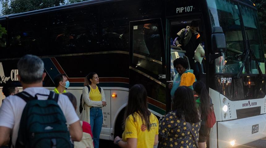 ABD'de harekete geçildi! Acil durum: Göçmen otobüsleri işaret edildi "10 milyon dolar..."