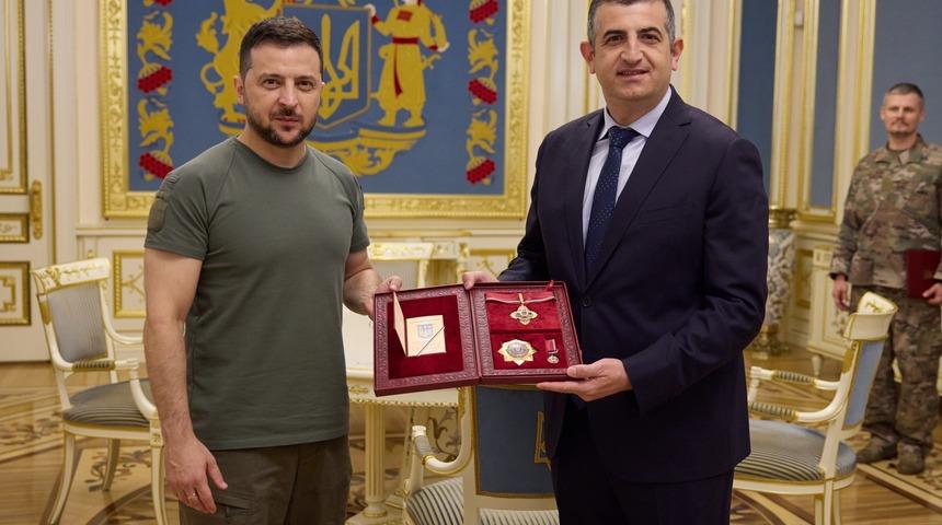 Baykar Genel Müdürü Haluk Bayraktar'a, Ukrayna Devlet Başkanı Volodimir Zelenskiy tarafından 1. Derece Devlet Liyakat Nişanı verildi