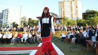Rize'de yöresel kıyafetler defilesi düzenlendi