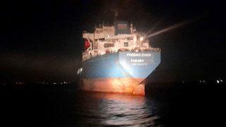 GÜNCELLEME - Çanakkale Boğazı'nda makine arızası yapan gemi demirletildi