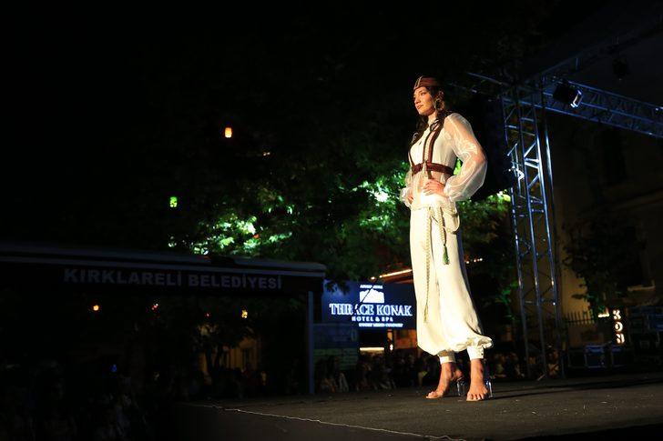 Kırklareli'nde "Türk Kırmızısı Ay Beyazı" defilesi gerçekleştirildi G5