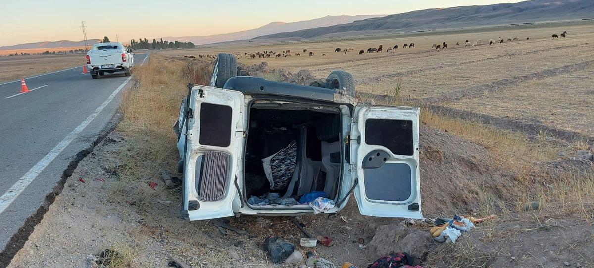 Ağrı'da trafik kazasında 11 kişi yaralandı