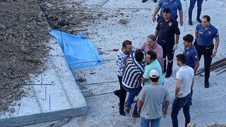 Manisa'da devrilen beton duvarın altında kalan işçi hayatını kaybetti