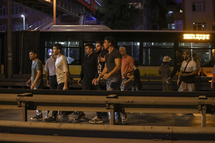 GÜNCELLEME 4 - Avcılar'da metrobüsler çarpıştı G2