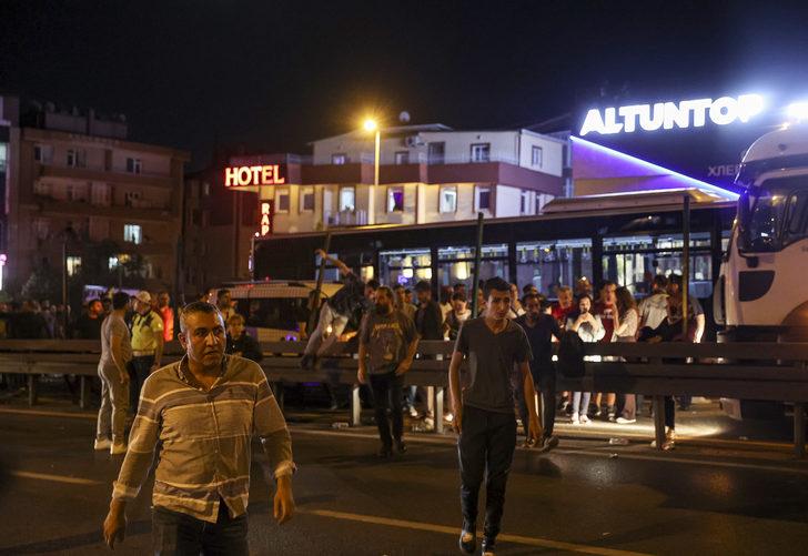 GÜNCELLEME 4 - Avcılar'da metrobüsler çarpıştı G5