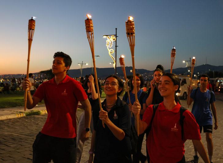 İzmir'in kurtuluşunun 100. yılı etkinliklerinde şarkıcı Tarkan konser verdi G5