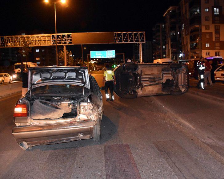 Kırıkkale'de iki otomobilin çarpıştığı kazada biri polis 5 kişi yaralandı G3
