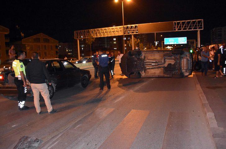 Kırıkkale'de iki otomobilin çarpıştığı kazada biri polis 5 kişi yaralandı G4