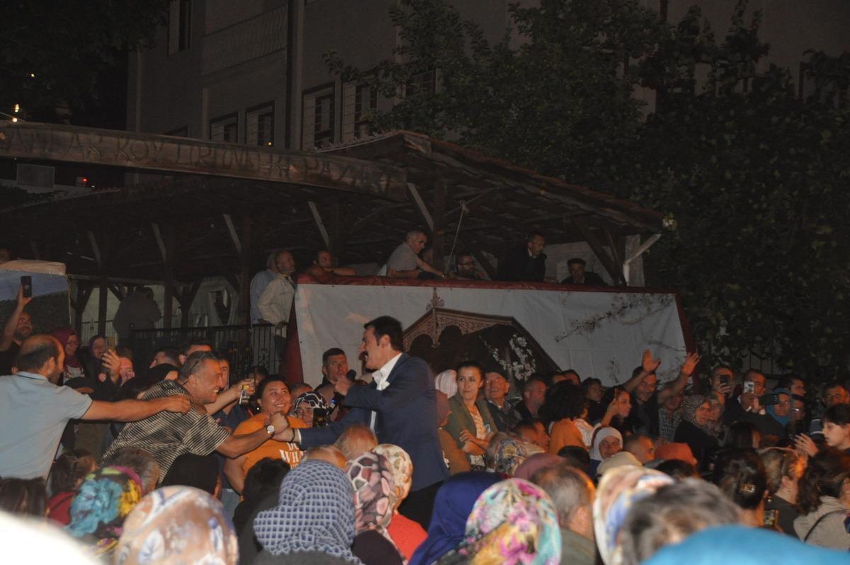 Coşkun Sabah Bolu'da konser verdi