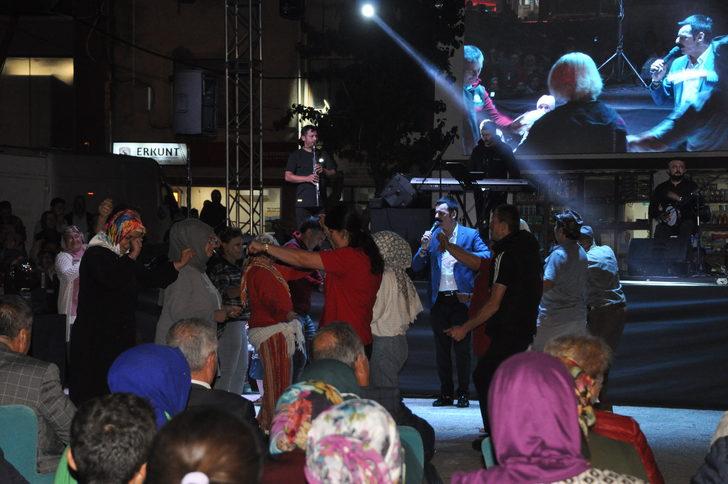 Coşkun Sabah Bolu'da konser verdi G2