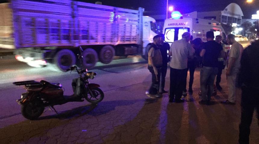 Bursa'da otomobil ile motosikletin &ccedil;arpıştığı kazada 4 kişi yaralandı