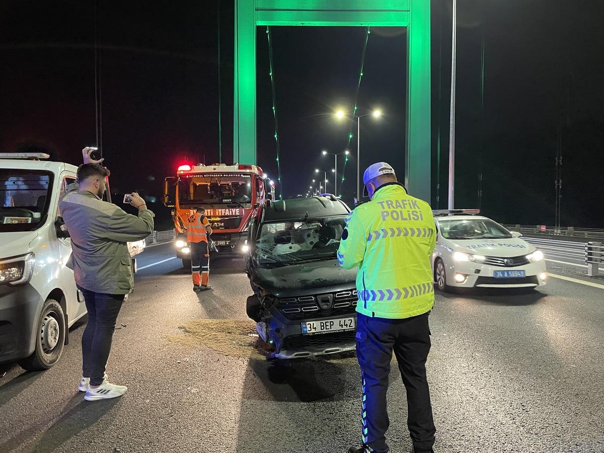 FSM'de "dur" ihtarına uymayan panelvan polislere &ccedil;arptı, 2 memur yaralandı