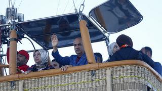 Tarım ve Orman Bakanı Vahit Kirişci Kapadokya'da yerli balon ile uçtu