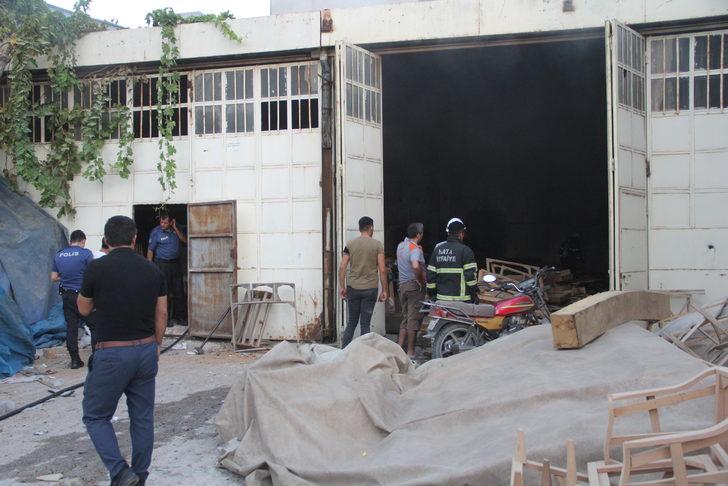 Hatay'da koltuk imalathanesinde çıkan yangın söndürüldü G4