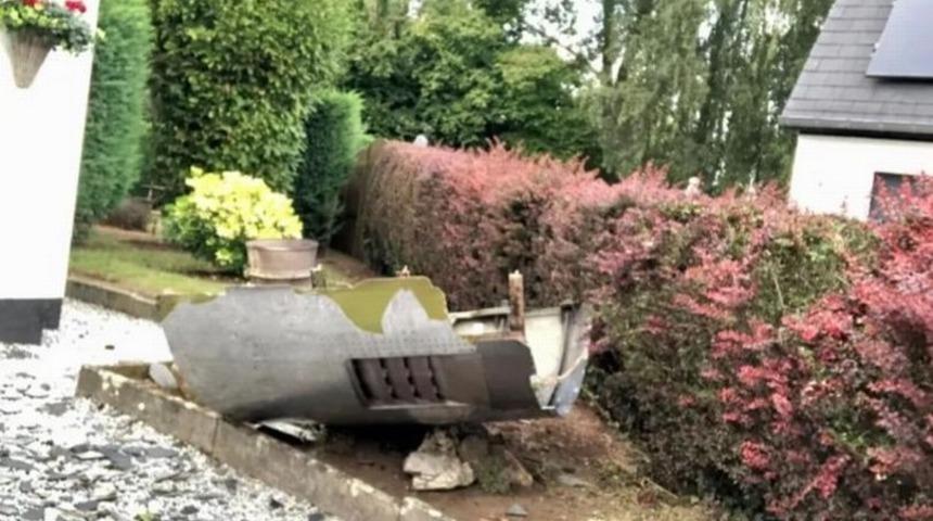 Mucizevi kurtuluş! Gökyüzünden bahçelerinin ortasına düşünce şoke oldular