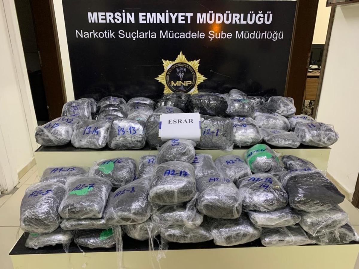 Mersin'de kargo aracında 56 kilo 200 gram esrar ele ge&ccedil;irildi