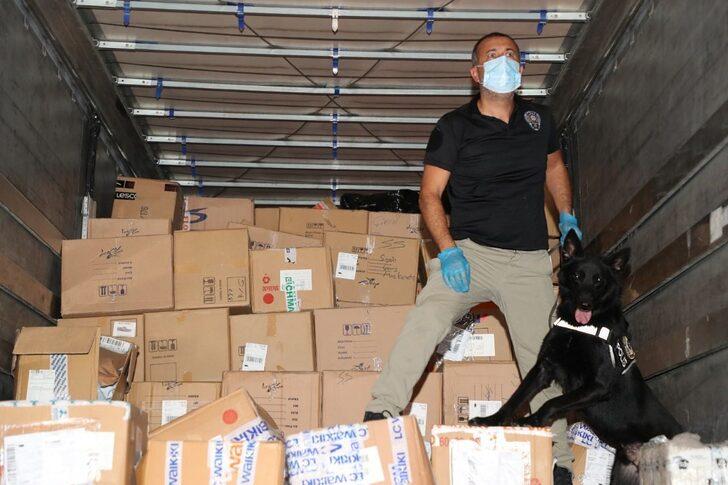 Mersin'de kargo aracında 56 kilo 200 gram esrar ele geçirildi G2