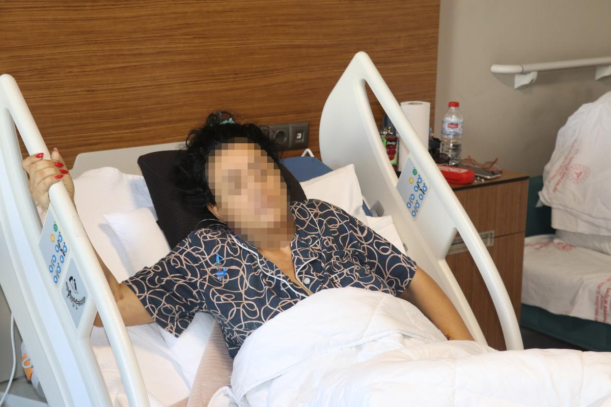 Adana'da eski erkek arkadaşının bı&ccedil;akladığı kadının tedavisi s&uuml;r&uuml;yor