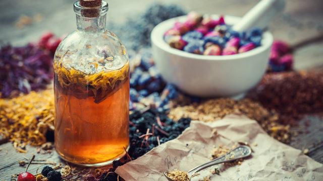 Ayak kokusunu anında kesiyor! Sadece bir kaşık yeter