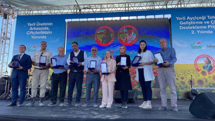 Konya'da yerli ayçiçeği tohumu geliştirilmesi için yetiştirilen ürünler hasat edildi G5