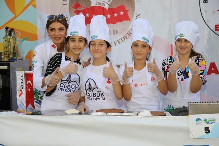 Uluslararası Çubuk Turşu ve Kültür Festivali'nde çocuklar vişneli pasta yapmayı öğrendi G4