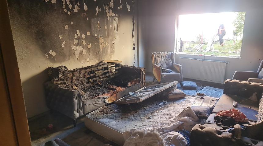 İntihar etmek için doğal gaz borusunu kesip çakmak çaktı, ortalık savaş alanına döndü