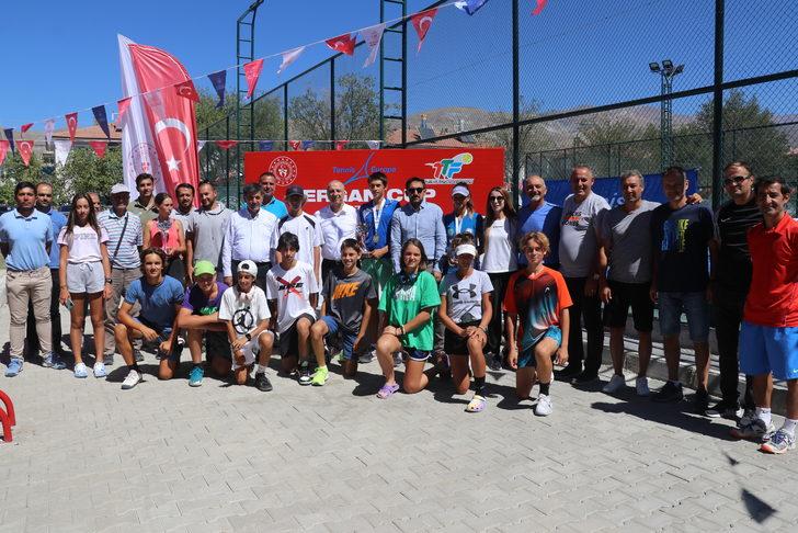 Uluslararası Erzincan Ergan Cup Tenis Turnuvası sona erdi G1