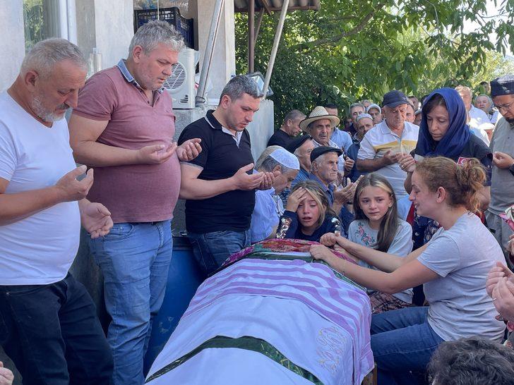 Bartın'da boşanma aşamasındaki eşi tarafından bıçakla öldürülen kadının cenazesi defnedildi G2