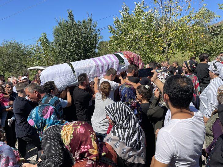 Bartın'da boşanma aşamasındaki eşi tarafından bıçakla öldürülen kadının cenazesi defnedildi G3